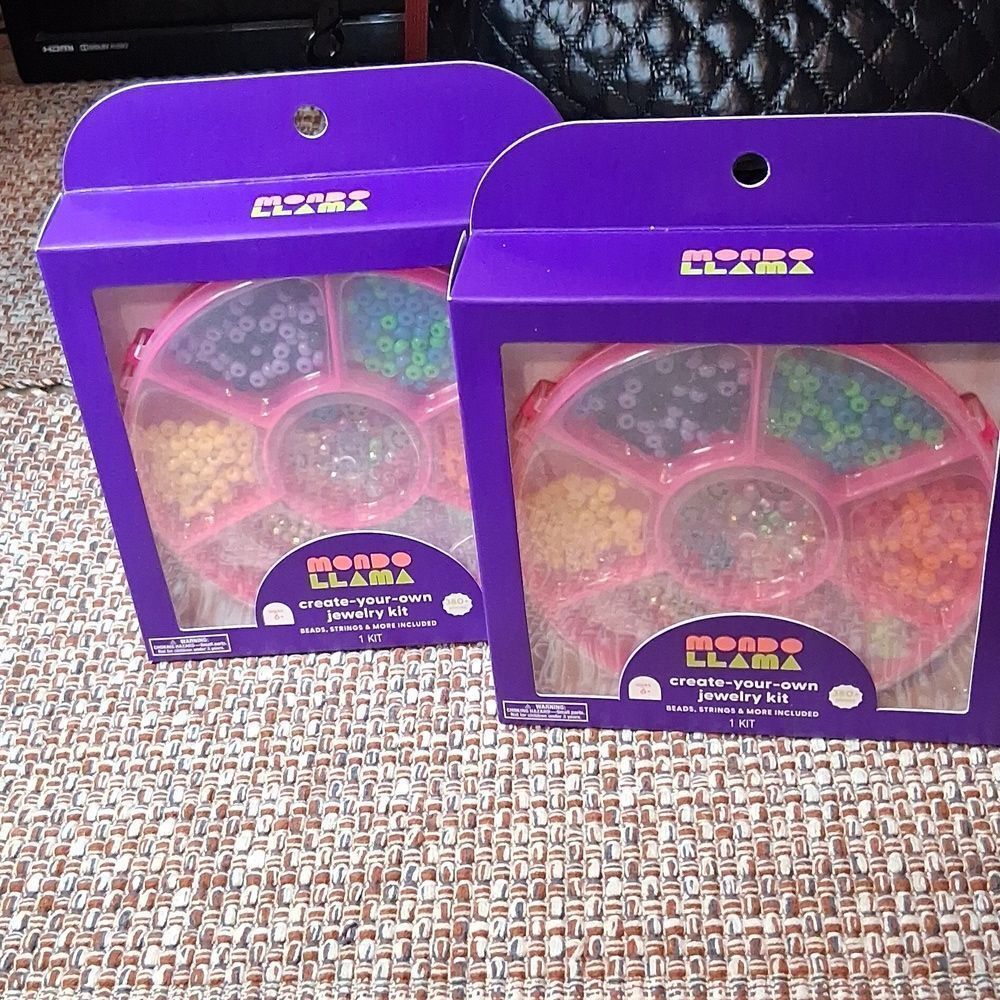 2 Bracelet Mondo Llama Jewelry Kit with Beads 380 Pieces New